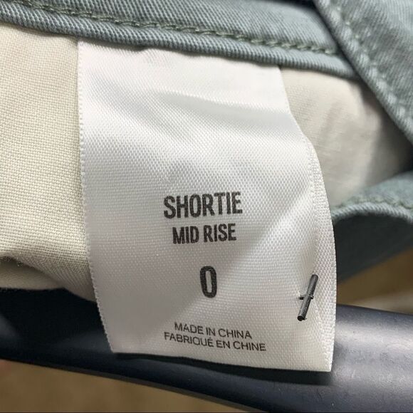 Express Mid rise shortie shorts - light army green - Picture 9 of 10